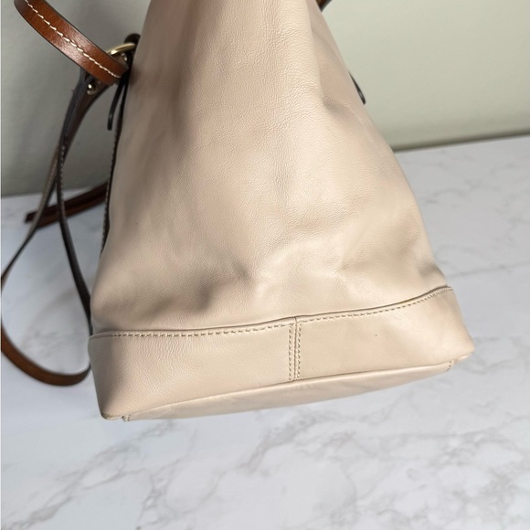 Dooney & Bourke Wexford Leather Tilly Large Tote Shoulder Bag Cream Brown - Picture 9 of 15
